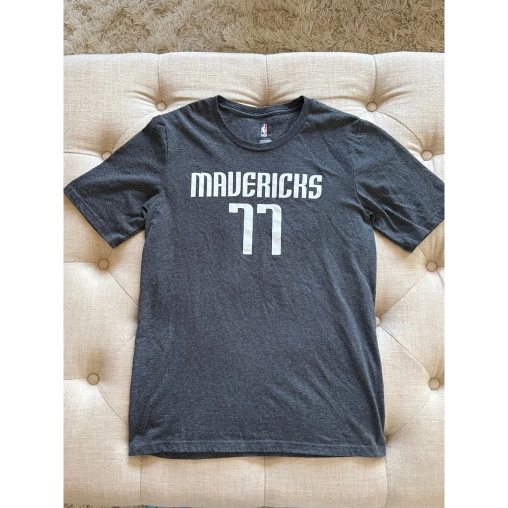 Boys NBA Gray Doncic 77 Mavericks Jersey L